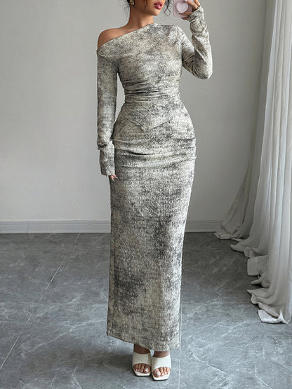 Off-shoulder long-sleeved hip skirt set